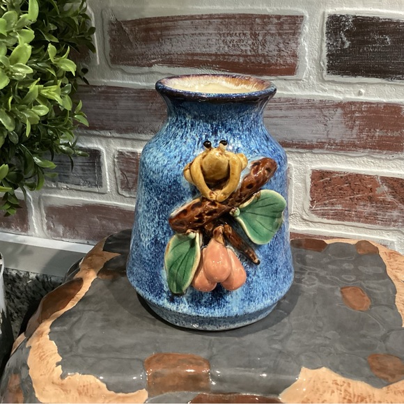 Stunning Hand Crafted Ceramic Frog Design Vase / Decor Piece - High Quality Art - Picture 2 of 13